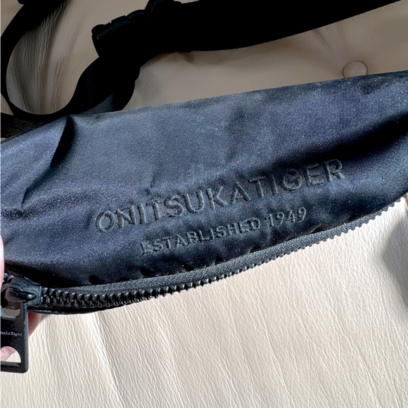 [Onitsuka Tiger] Black Waist Pouch Fanny Pack - Picture 7 of 7